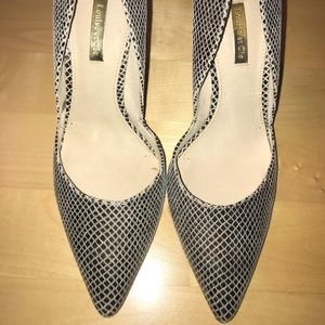 Work only once gold fancy pumps